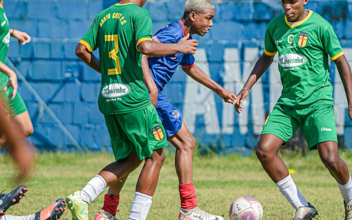 Partida no Estádio Nélio Gomes foi disputada sob forte calor