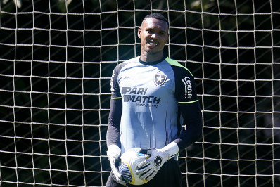 John, do Botafogo, projeta duelo decisivo contra a LDU: 'Jogo muito importante'