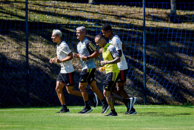 Desfalques do Flamengo contra o Bragantino, Arrascaeta e Cebolinha treinam em Atibaia