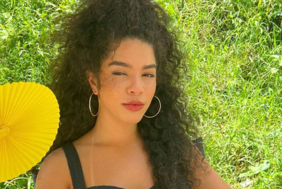 Ex-BBB Maria recebe críticas por aparência dos seios: 'Dei de mamar'