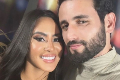 Ex-BBB Isabelle se derrete com rosas, carta e chocolates de Matteus