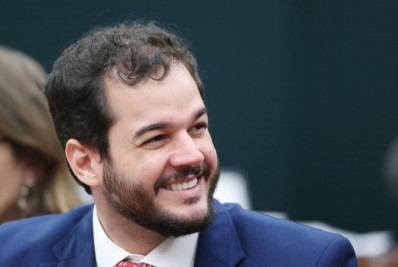 Deputado quer prever em lei adiamento de concursos em casos de desastres climáticos como no RS