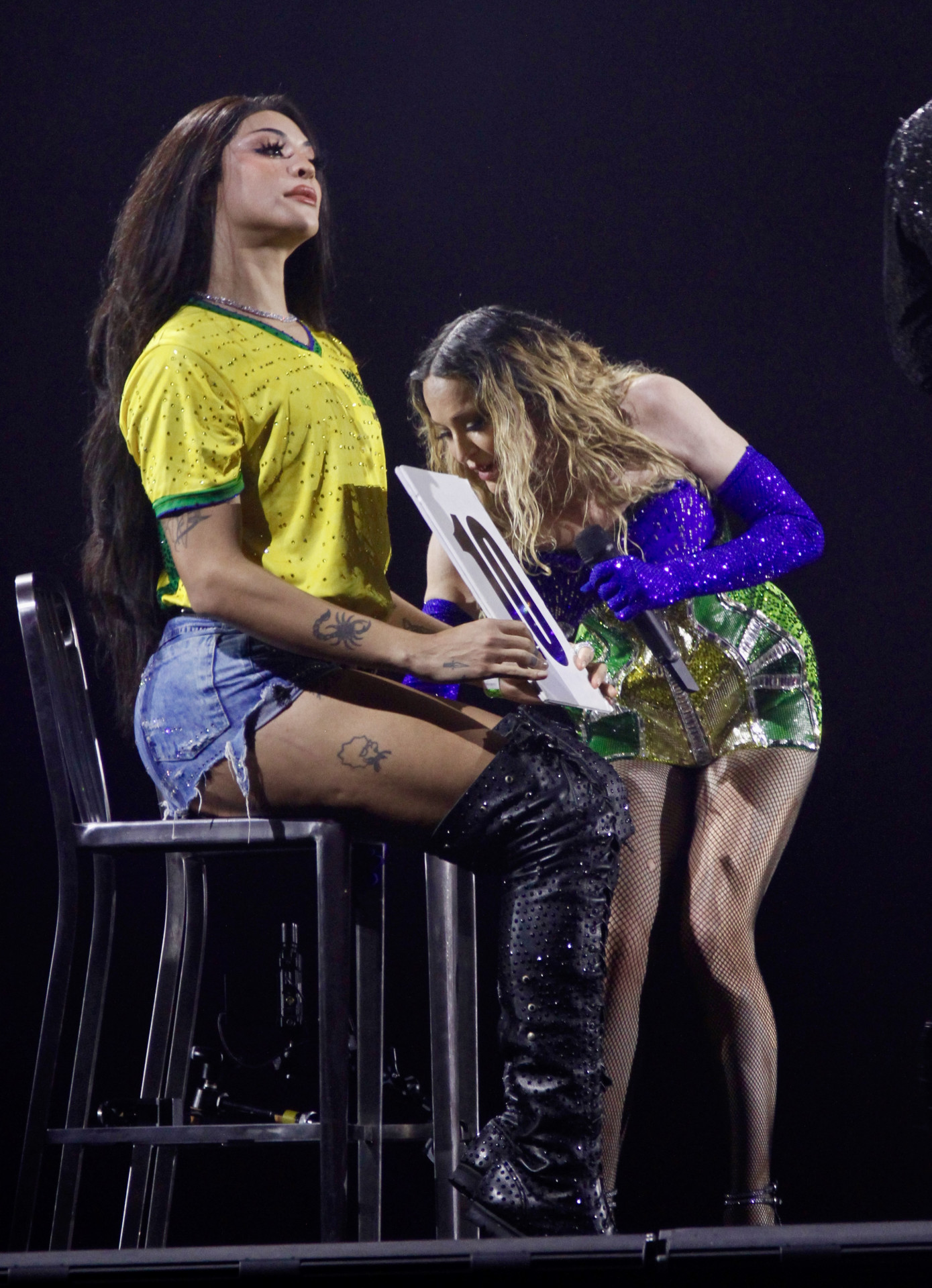 Madonna e Pabllo Vittar durante ensaio em Copacabana - Rodrigo Adão / Agnews