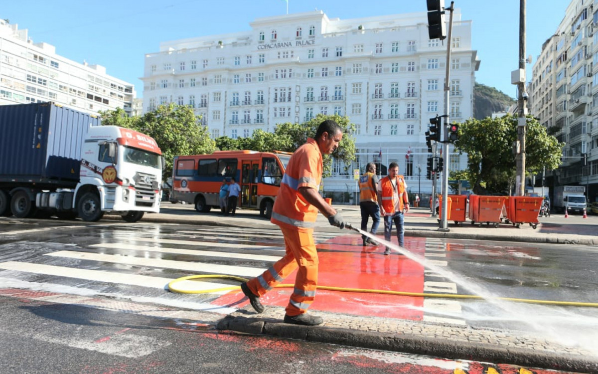 Comlurb atuou com 1,5 mil garis em três turnos de trabalho