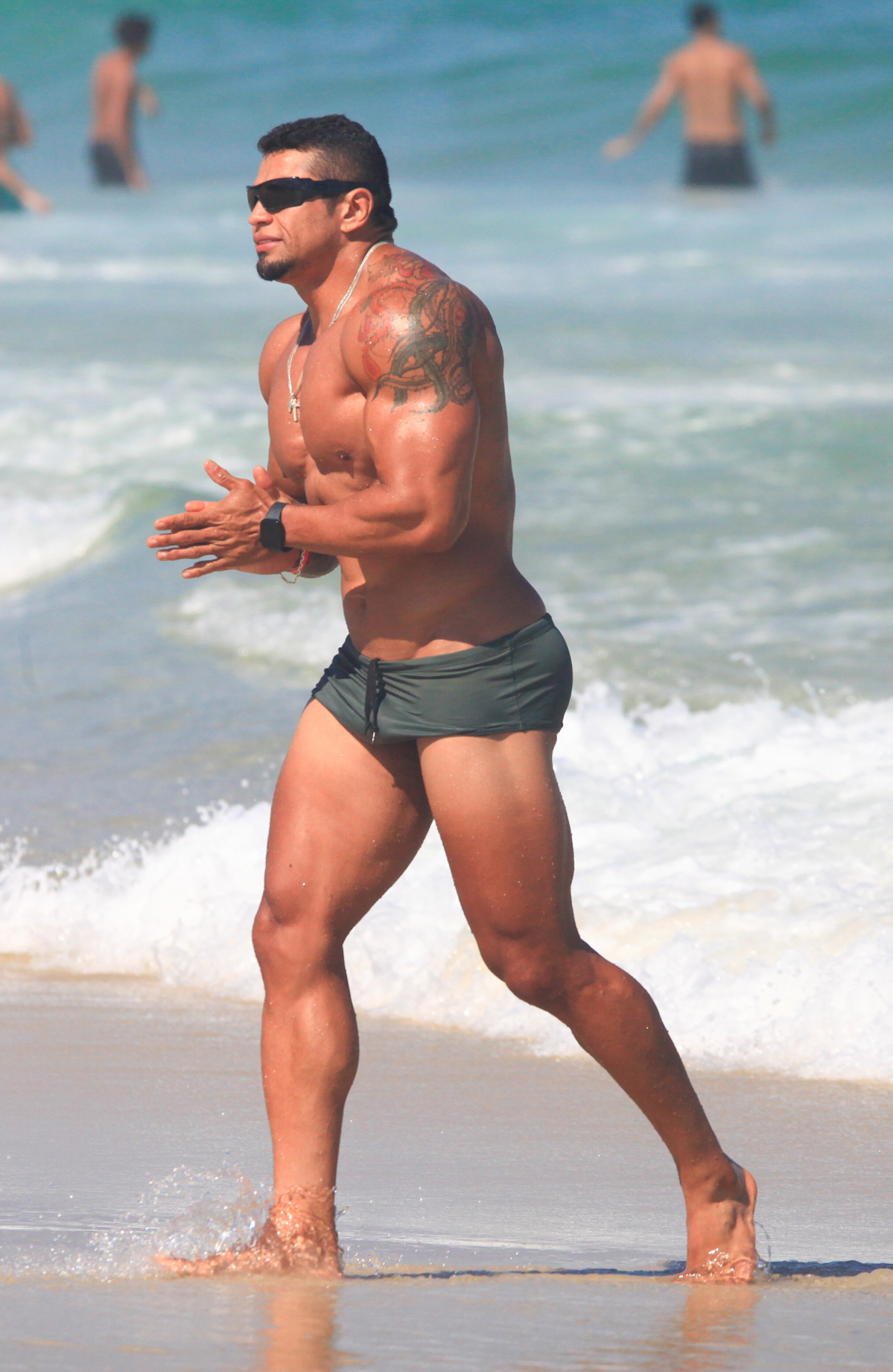 Gilson de Oliveira curte dia de praia no Rio - Fabrício Pioyani / Agnews