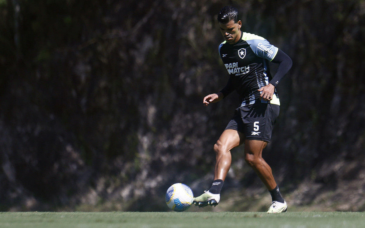 Danilo Barbosa em treino do Botafogo