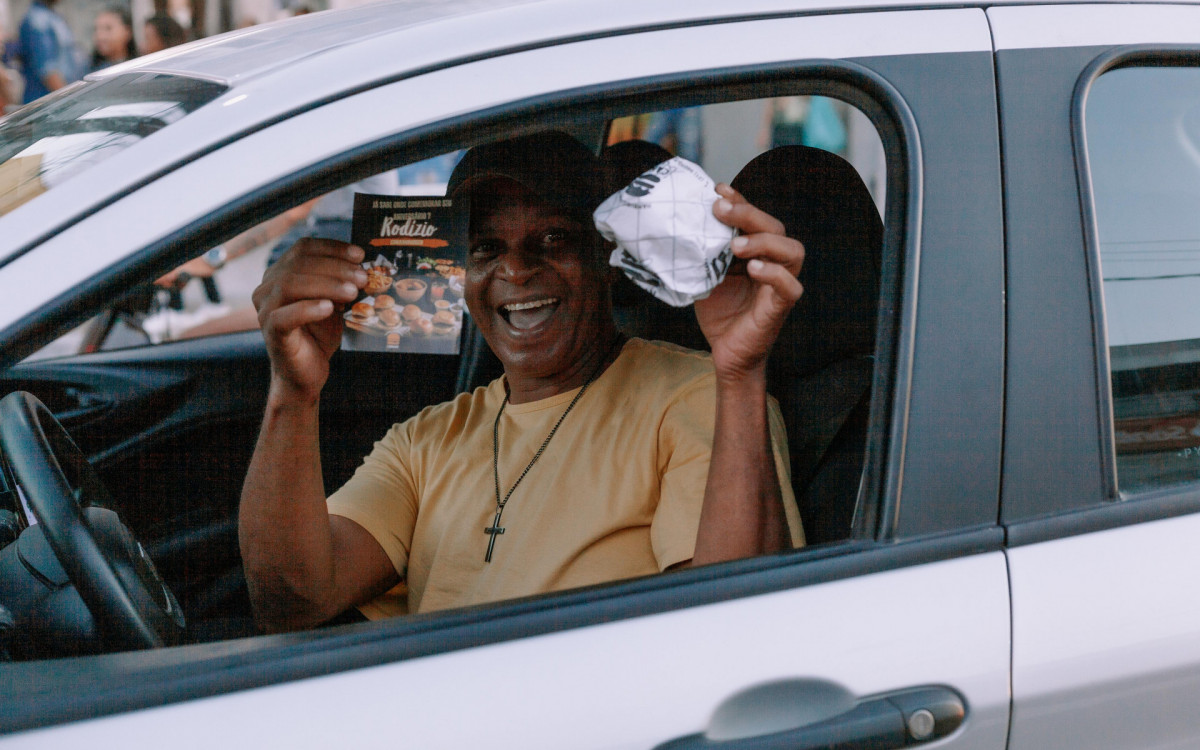 Aniversário de hamburgueira em Caxias \'bomba\' nas redes sociais