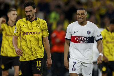 Zagueiro do Borussia admite preocupação com Mbappé: 'Não dá para marcá-lo sozinho'