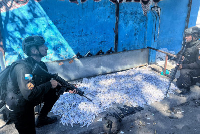 Sete traficantes são presos pela PM com grande quantidade de drogas no Castelar em Belford Roxo