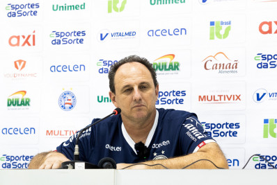 Rogério Ceni elogia gramado do Nilton Santos: 'Gostoso de jogar'