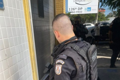 Em Cabo Frio, elemento é preso escondendo arma de fogo sem registro no porta-malas em Cabo Frio