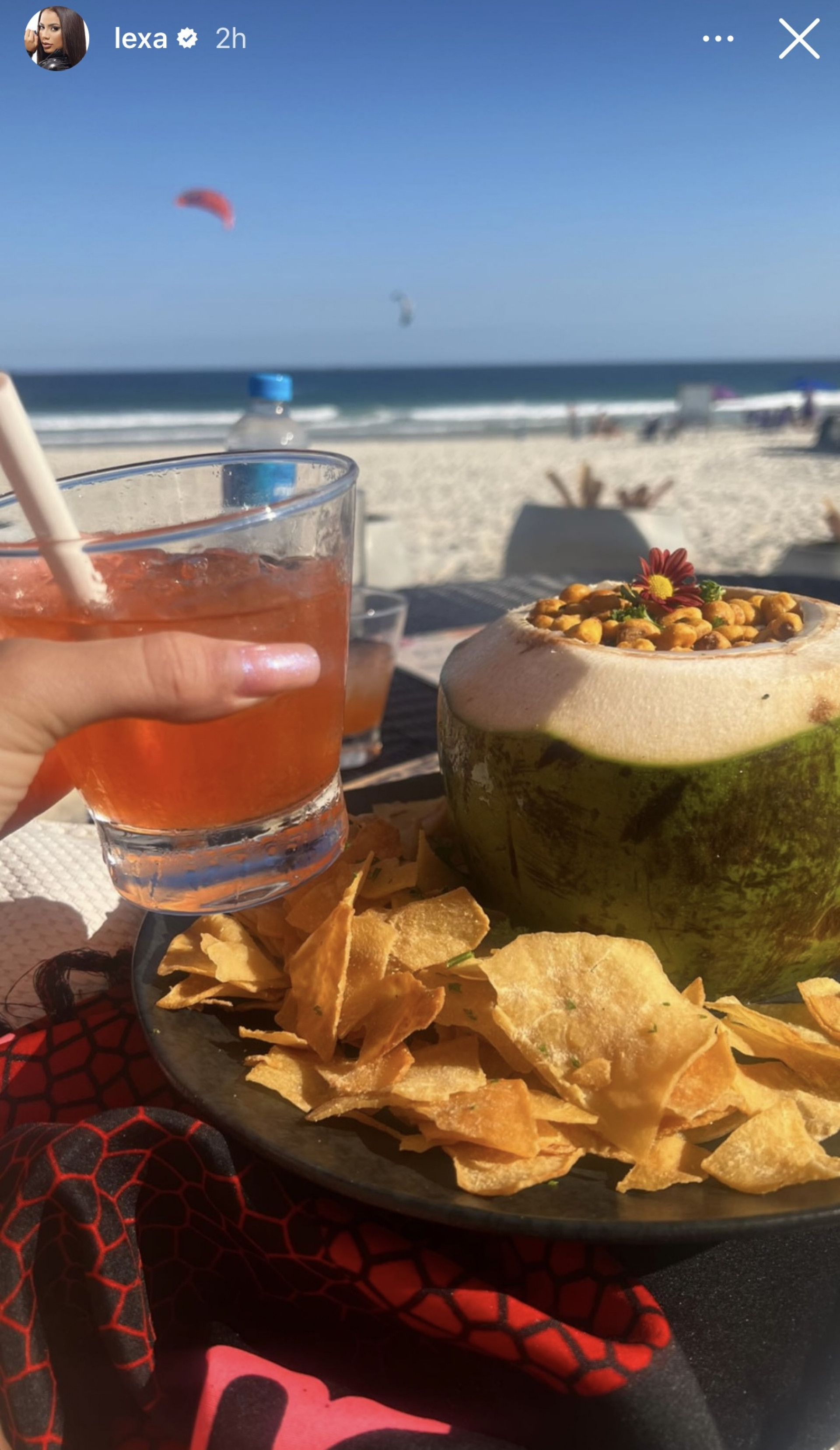 Lexa e Ricardo Vianna curtem praia no Rio - Reprodução