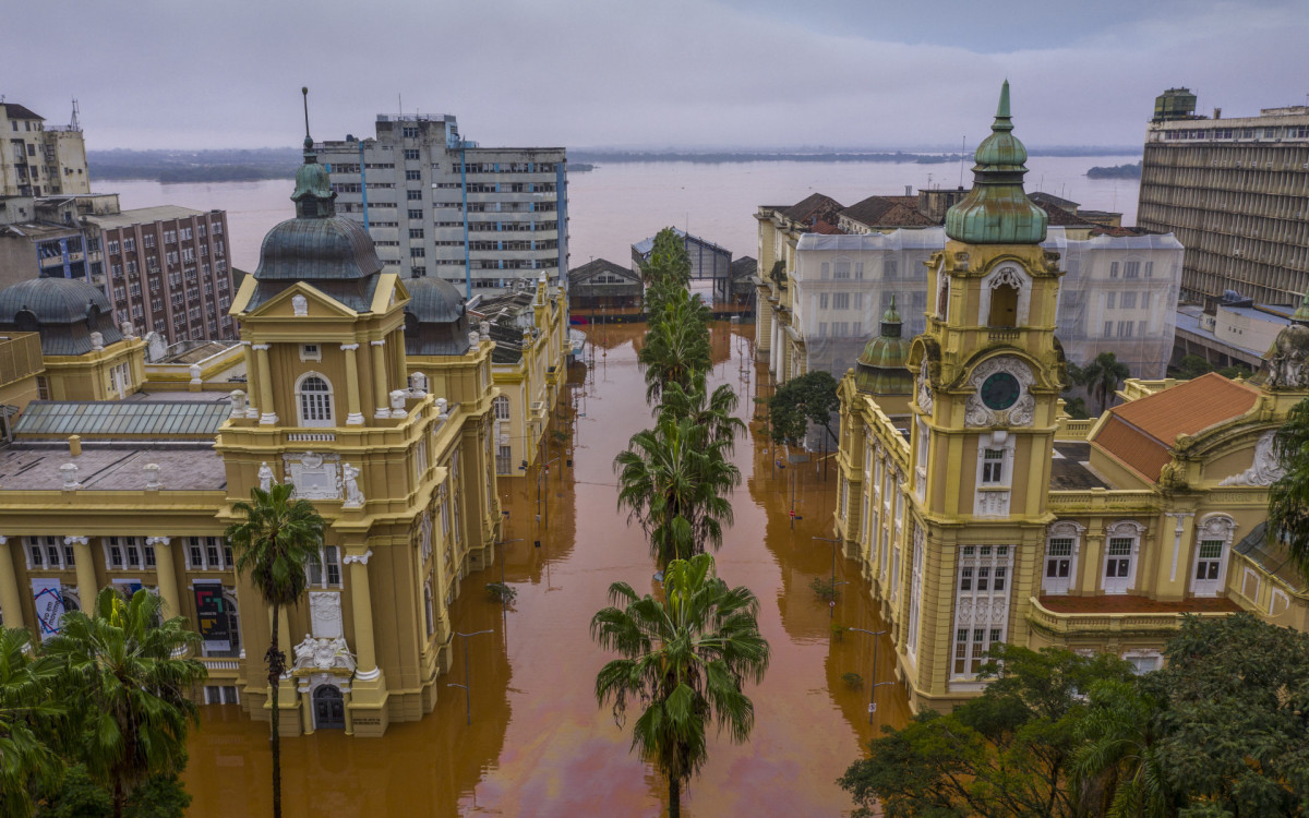 Vista aérea do Museu de Arte do RS inundado no centro da cidade - Divulgação/Governo do Rio grande do Sul
