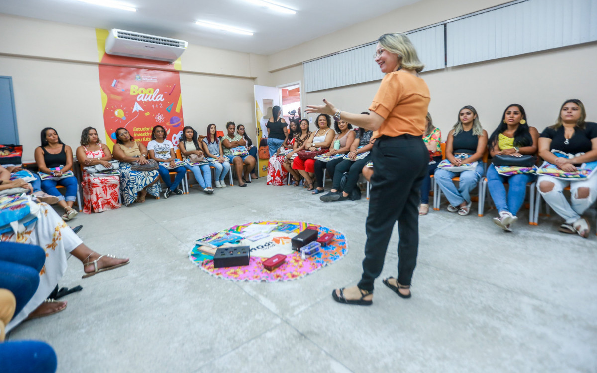 A gerente pedagógica da Edições IPDH, Amanda Maia, pontuou sobre a experiência educacional