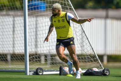Gabigol se reapresenta após viagem à Suíça e participa de treino do Flamengo