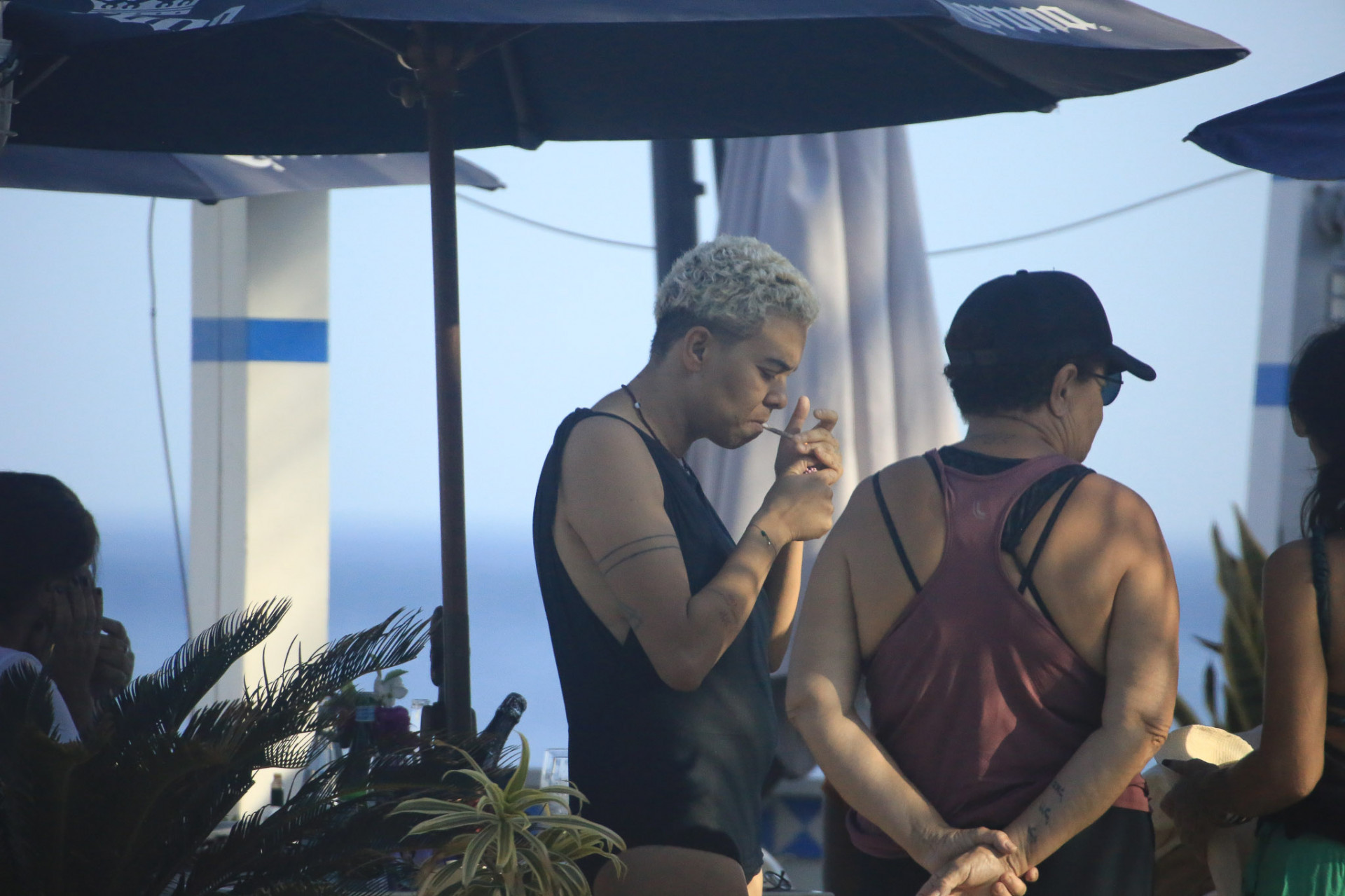 Maria Gadú aproveita dia de sol na praia com a família 
 - Delson Silva / AgNews