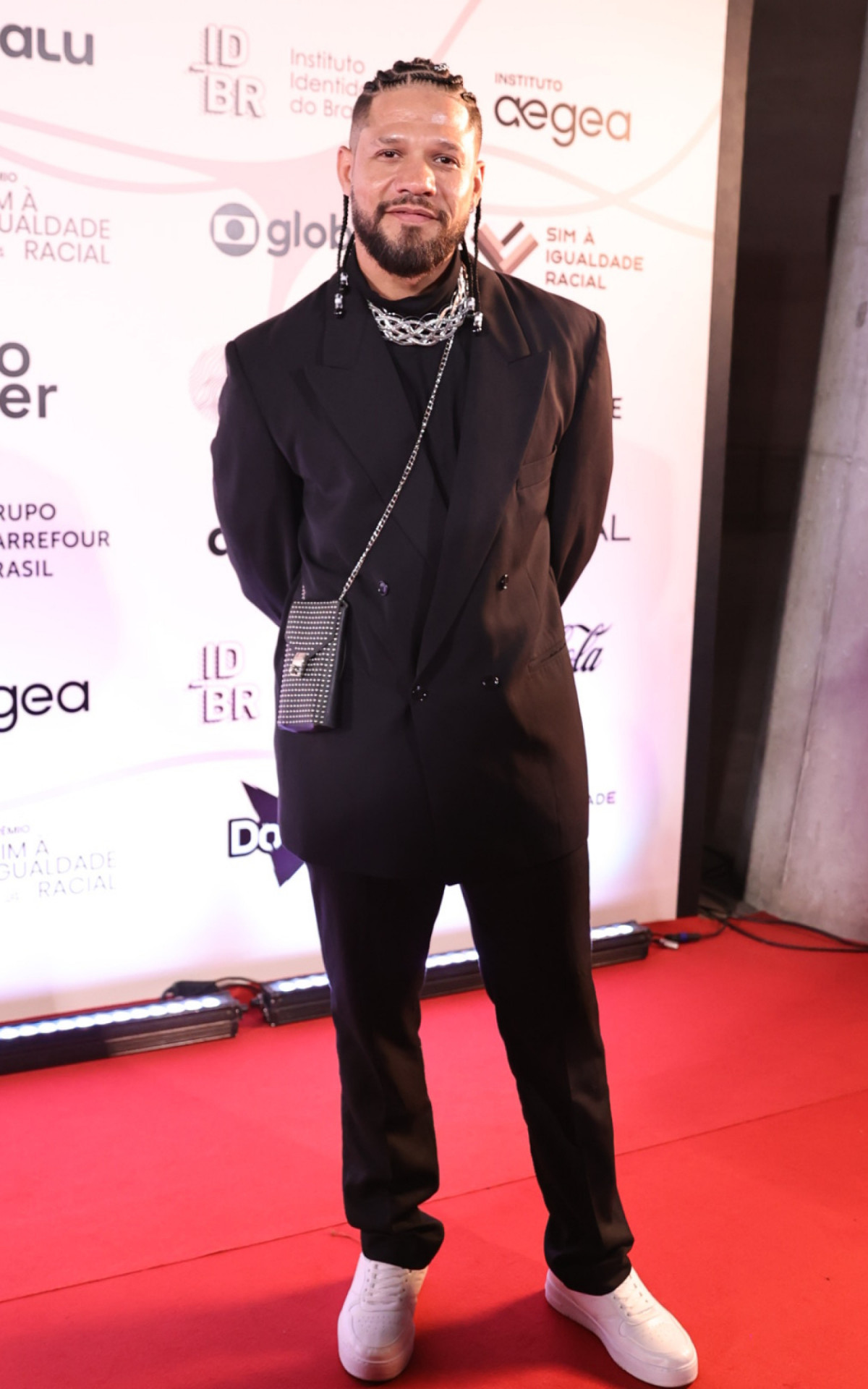 Juninho, do \'BBB 24\', no \'Prêmio Sim à Igualdade Racial\' no Rio