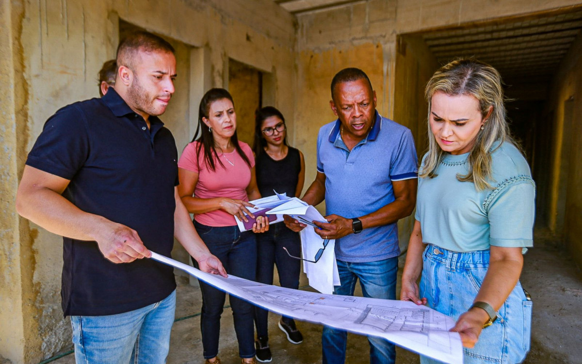 Matheus Carneiro e Daniela do Waguinho estiveram também no local onde está sendo construída o posto de saúde de Heliópolis