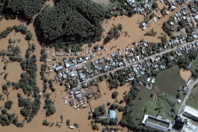 Homem minimiza volume de chuvas e alega falsamente que abertura de comportas causou alagamentos