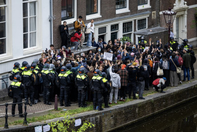 Manifestação pró-palestinos termina com 32 detidos na Universidade de Amsterdã