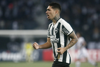 Lateral do Botafogo, Hugo assina acordo de empréstimo com o Vitória