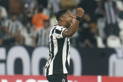 Júnior Santos destaca sintonia do grupo com Artur Jorge: ‘Jogadores inteligentes’