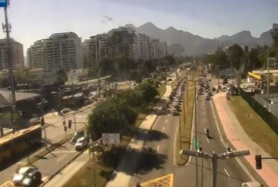Atropelamento deixa três pessoas feridas na Barra da Tijuca