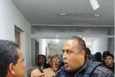 Manifestação de servidores da educação de Cabo Frio termina com confusão e acusação de truculência