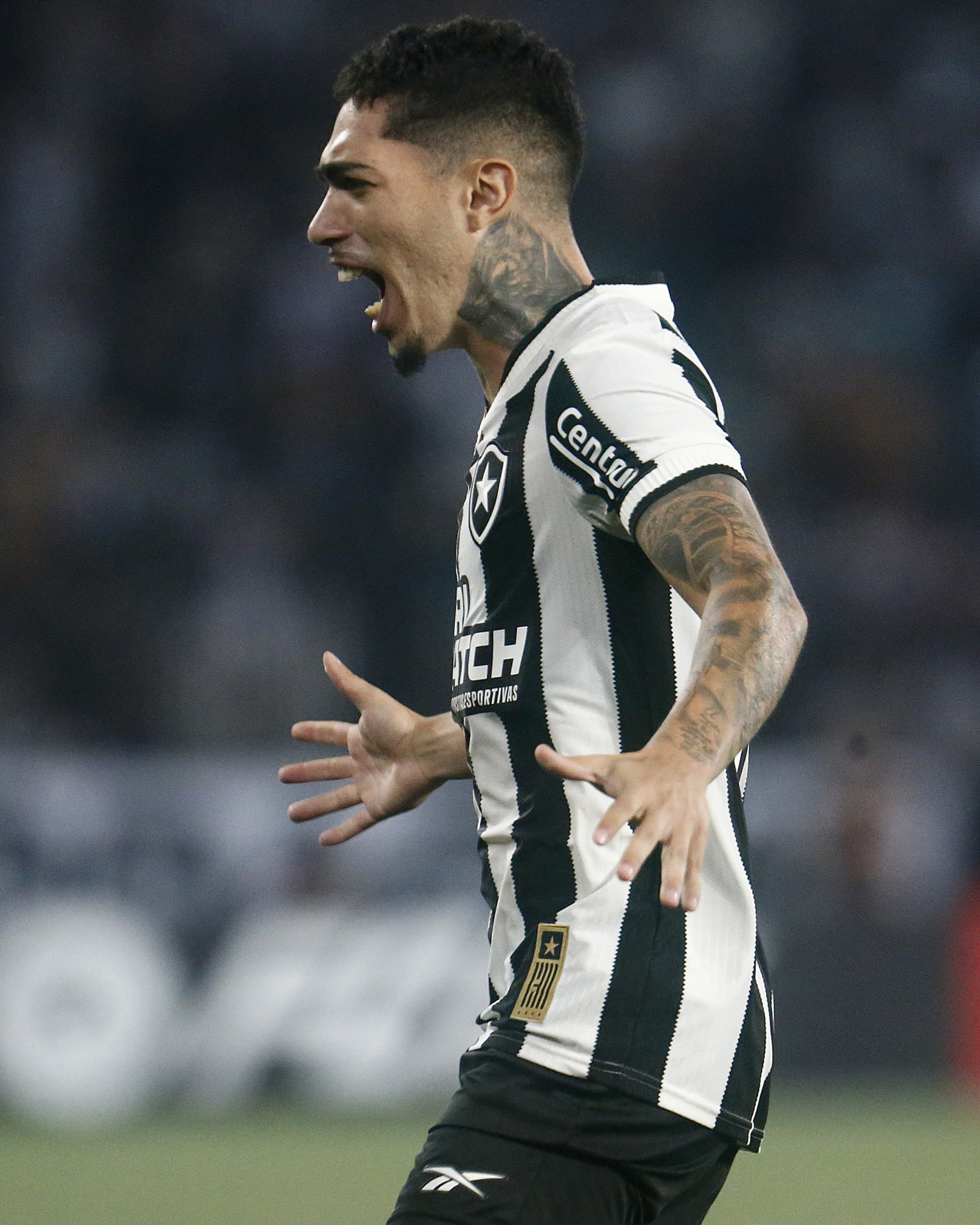 Lateral aproveitou cruzamento de Luiz Henrique e estufou as redes - V&iacute;tor Silva/Botafogo