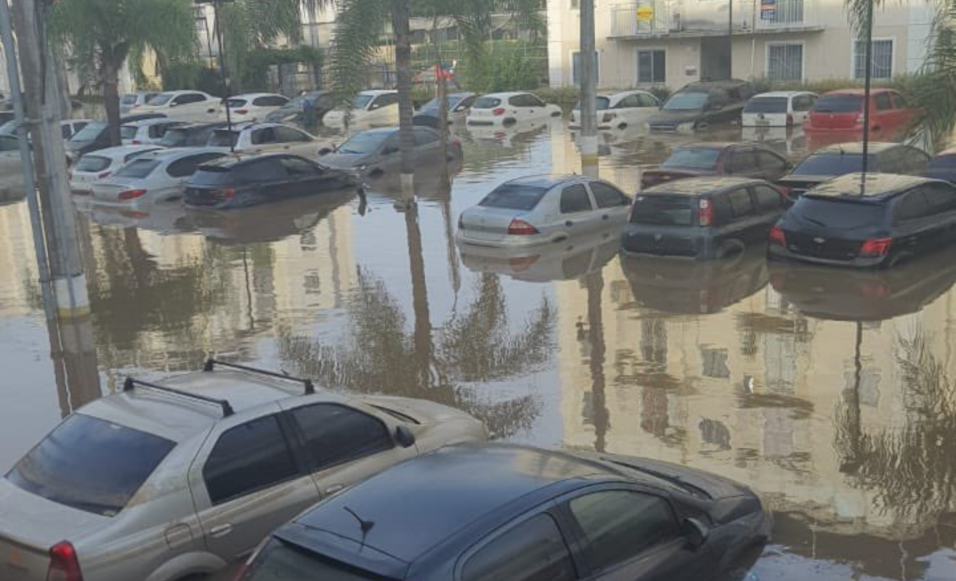 Bairro em Novo Hamburgo, no RS, completamente alagado nesta quarta-feira (8) - Reprodução / @TioPedroJoga