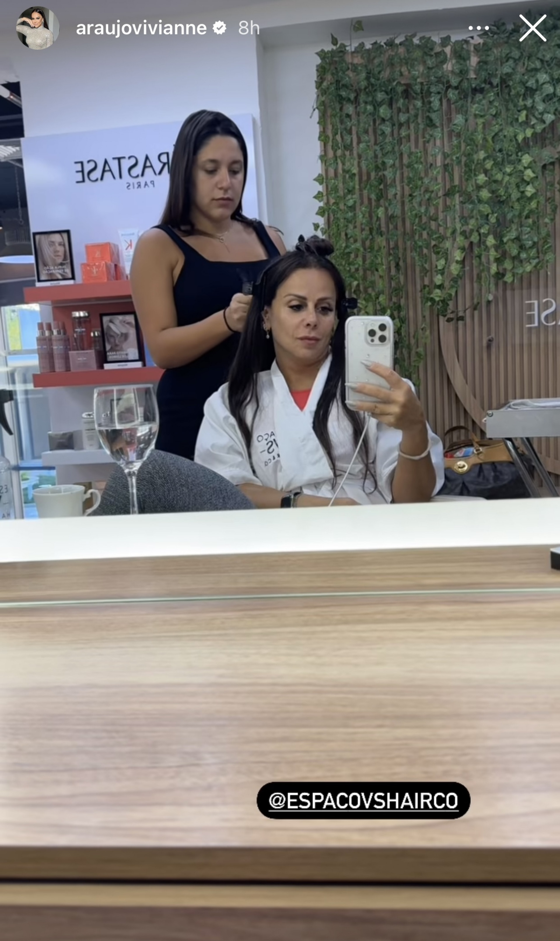 Viviane Araujo mostra cabelo sem mega hair - Reprodu&ccedil;&atilde;o