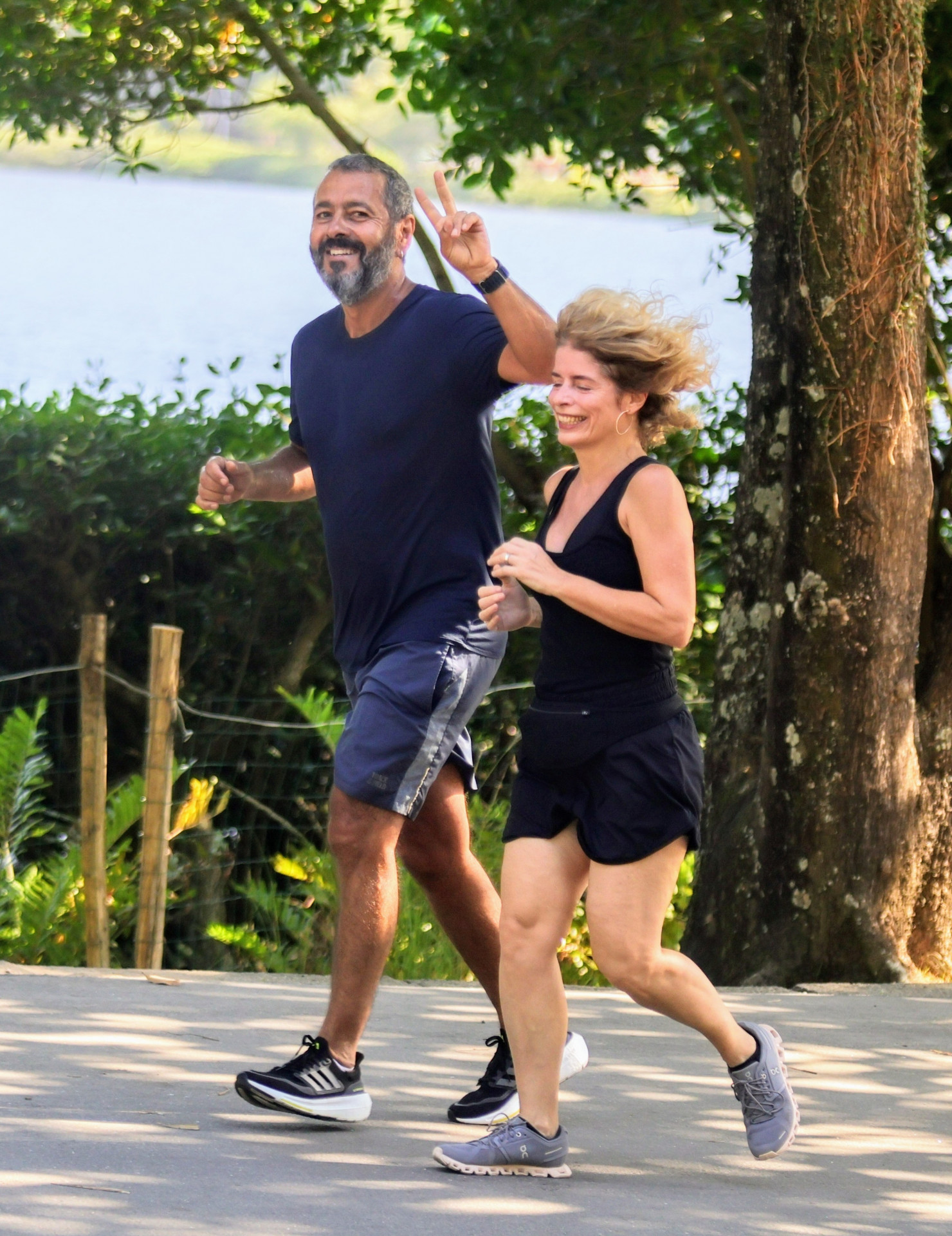 Marcos Palmeira se exercita com a mulher, Gabriela Gastal - Dan Delmiro / Agnews