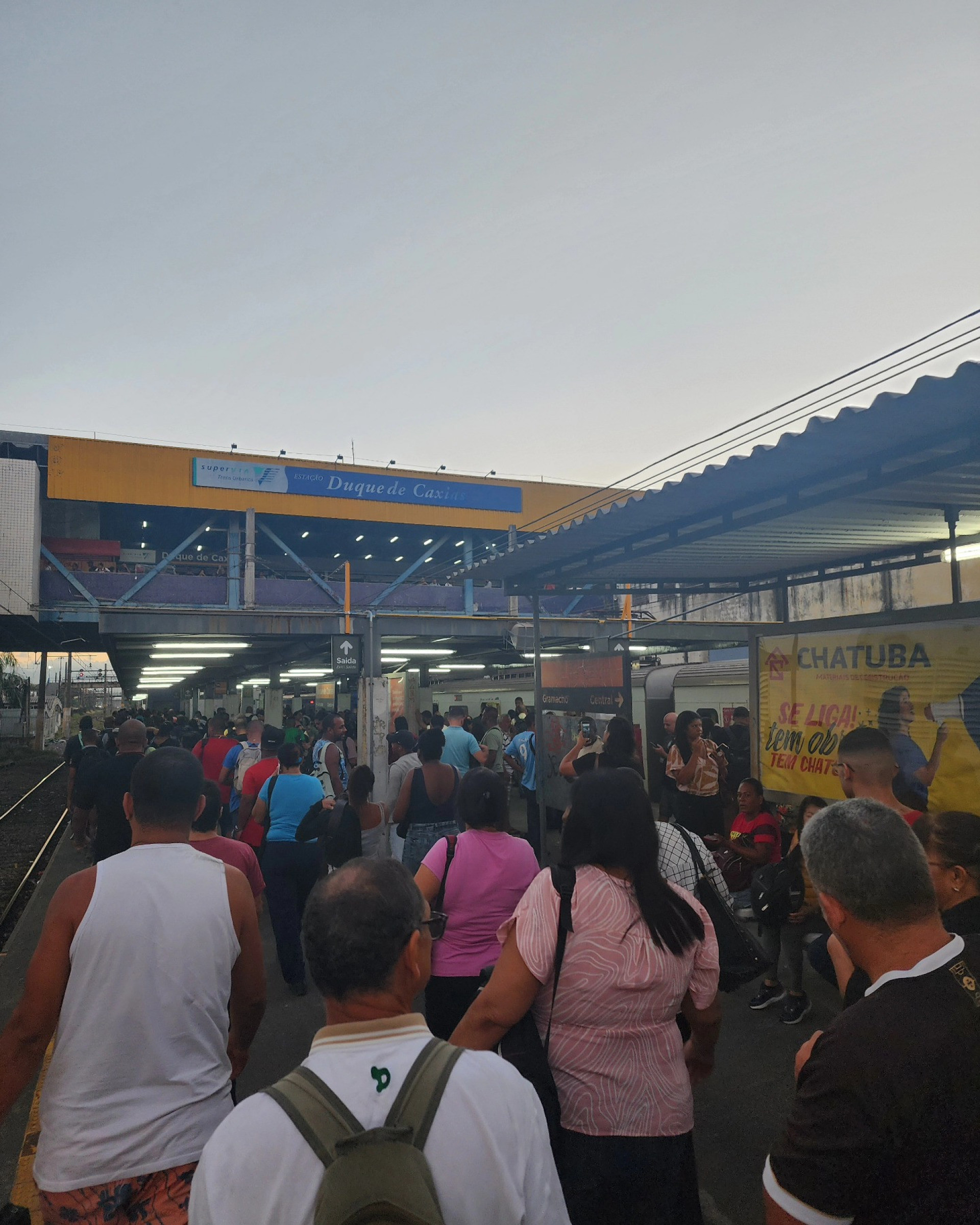 Passengers face disruption at Duque de Caxias station
