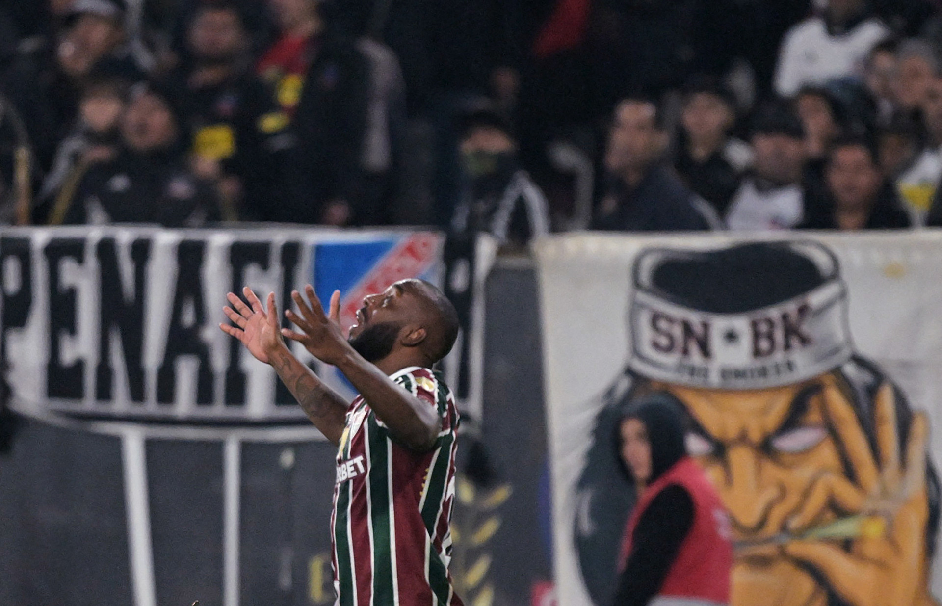 Manoel comemora gol marcado em vitória do Fluminense - Rodrigo Arangua/AFP