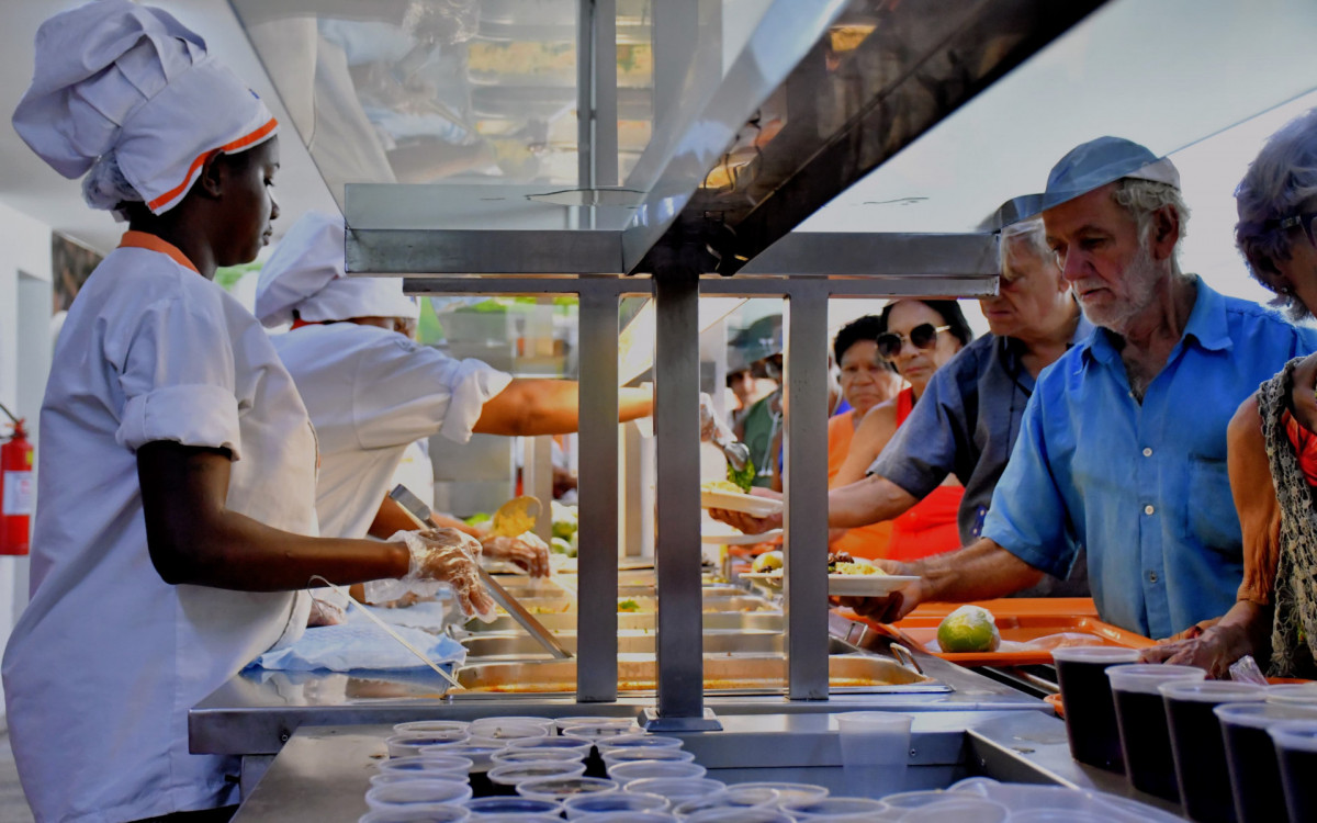 As famílias que forem ao Restaurante do Povo de Belford Roxo encontrarão um cardápio bem sortido