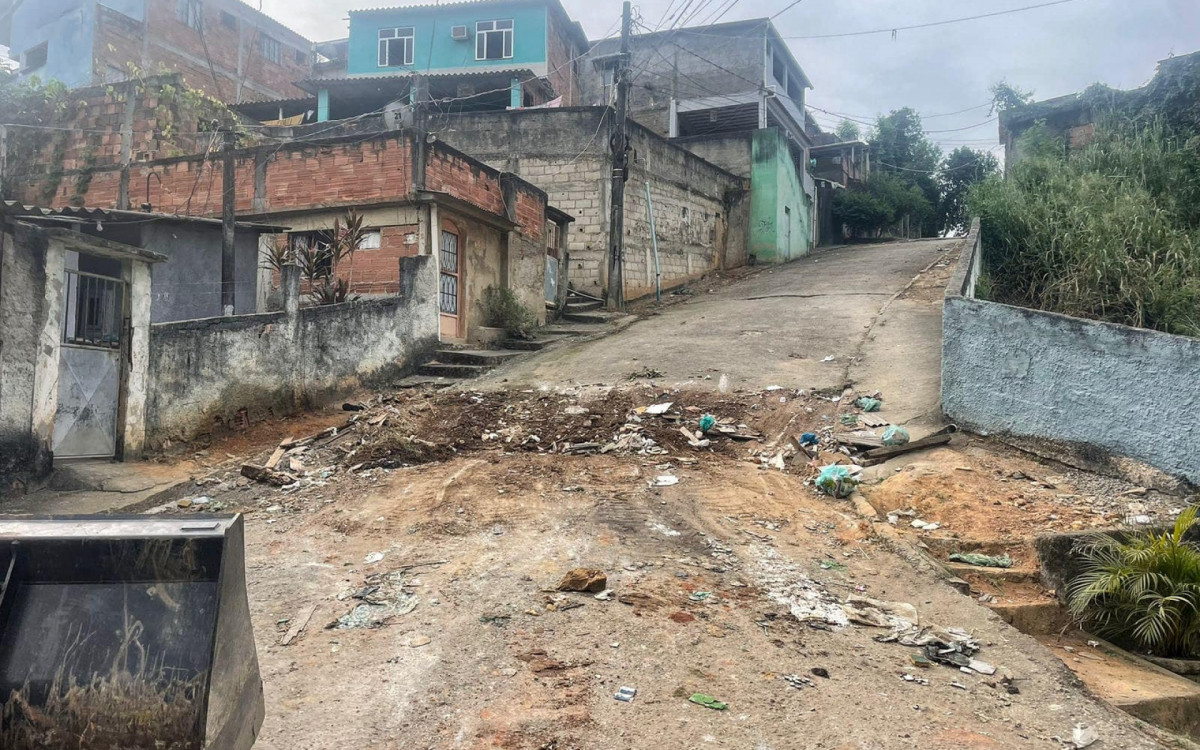 Uma das ruas limpas após a retirada das barricadas no Parque São José