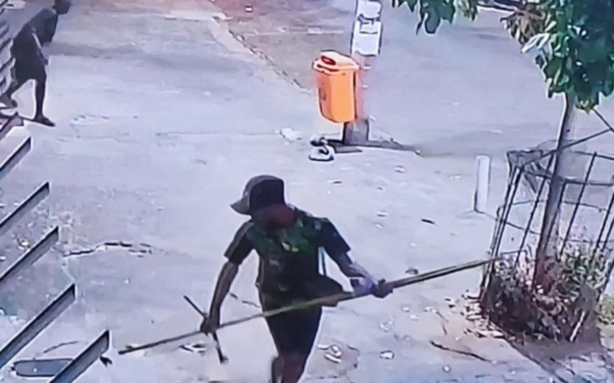 Criminosos roubaram tubula&ccedil;&atilde;o na rua Isidro de Figueiredo