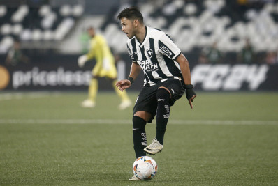 Pouco utilizado, Óscar Romero pode deixar o Botafogo ao fim desta temporada