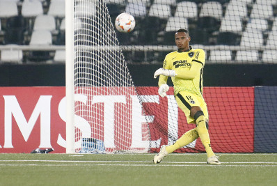 John, do Botafogo, pede ajuda às vítimas do RS: 'Situação muito delicada'