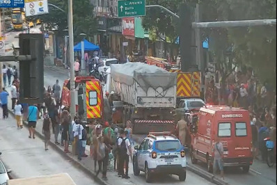 Homem morre após acidente entre caminhão e moto na Taquara