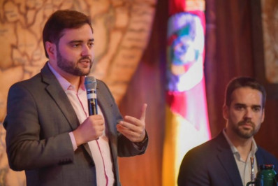 'Tivemos que montar uma força-tarefa só pra combater fake news', diz vice-governador do RS