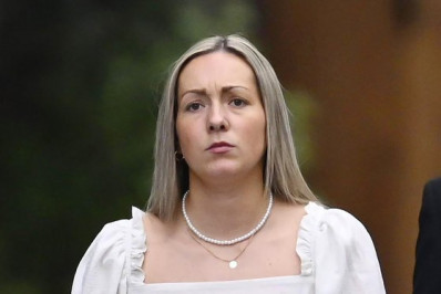 Professora investigada por abusar de adolescente engravida de outro aluno na Inglaterra