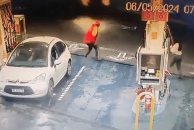 Bêbado, jogador bate carro em bomba de combustível após comemorar título; assista