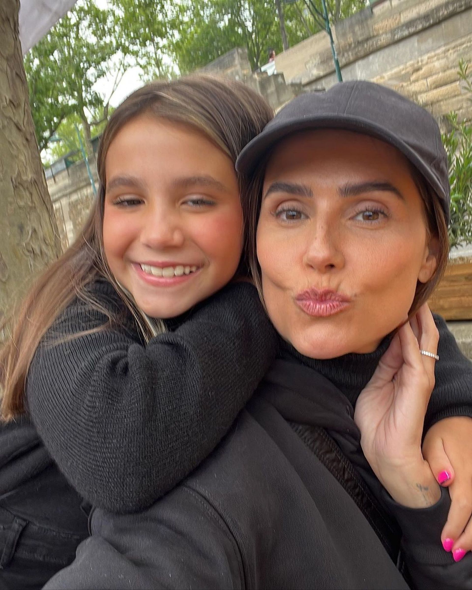 Deborah Secco encanta seguidores ao compartilhar cliques com a filha, Maria Flor - Reprodução