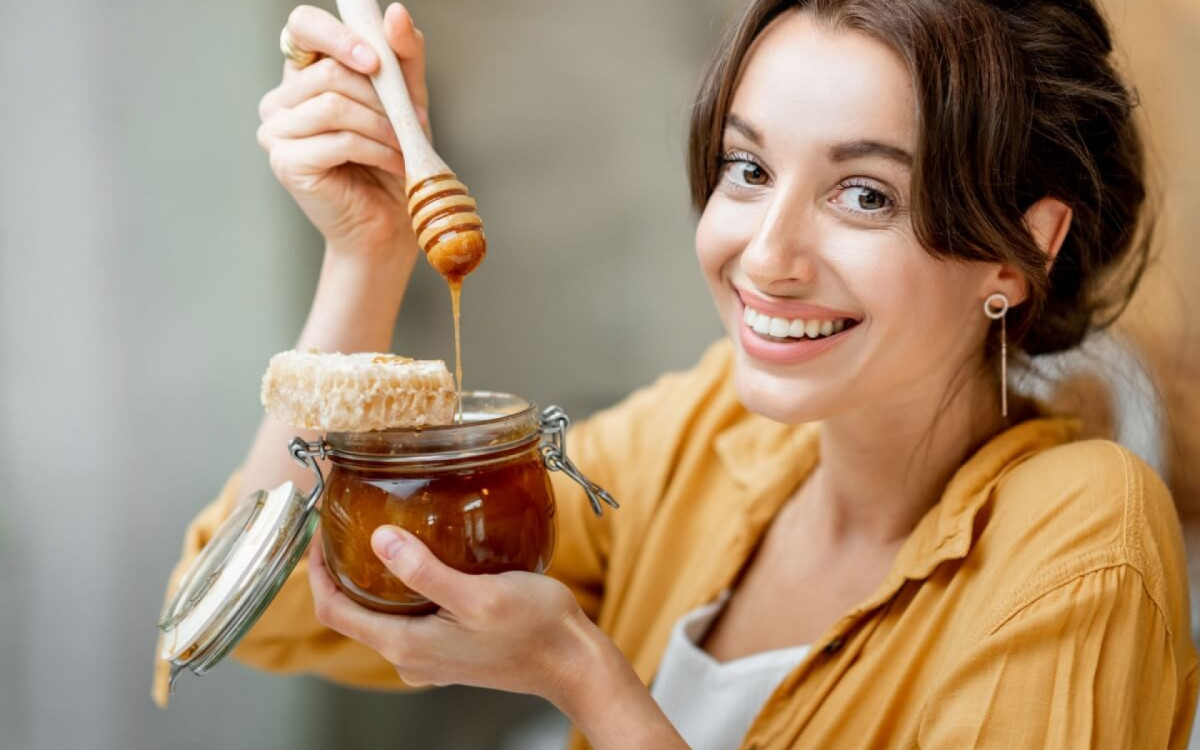 Substitua o açúcar em suas receitas e adote uma alimentação mais saudável (Imagem: RossHelen | Shutterstock)
