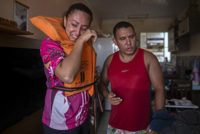 'Só quero ver o estado da minha casa': a corrida contra o tempo para salvar o possível no RS
