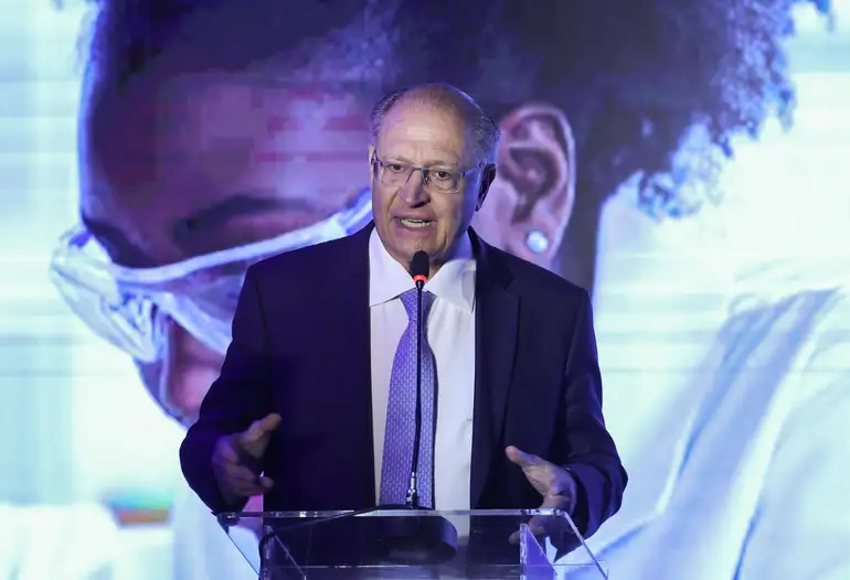 Alckmin: Governo vai flexibilizar doações do exterior para RS por 30 dias