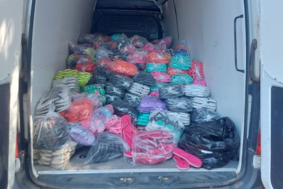 Mais de 800 pares de chinelos com sinais de falsificação são apreendidos em Itaperuna
