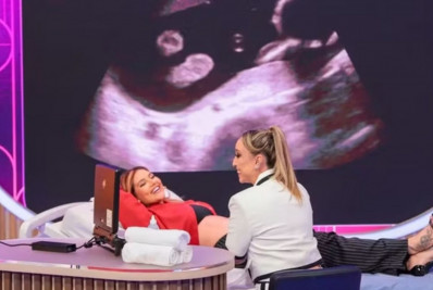 Virginia Fonseca faz ultrassom de José Leonardo em programa na TV