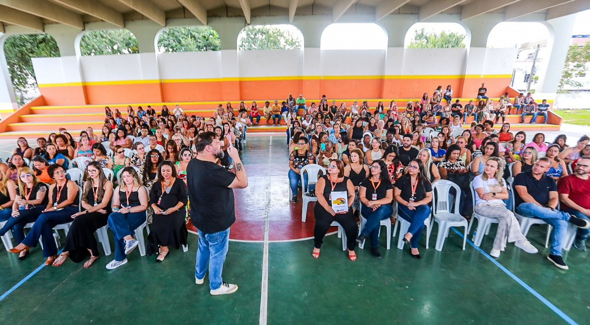 O palestrante Guga Cidral refletiu sobre a import&acirc;ncia do trabalho com crian&ccedil;as, considerando suas inf&acirc;ncias - Rafael Barreto/PMBR